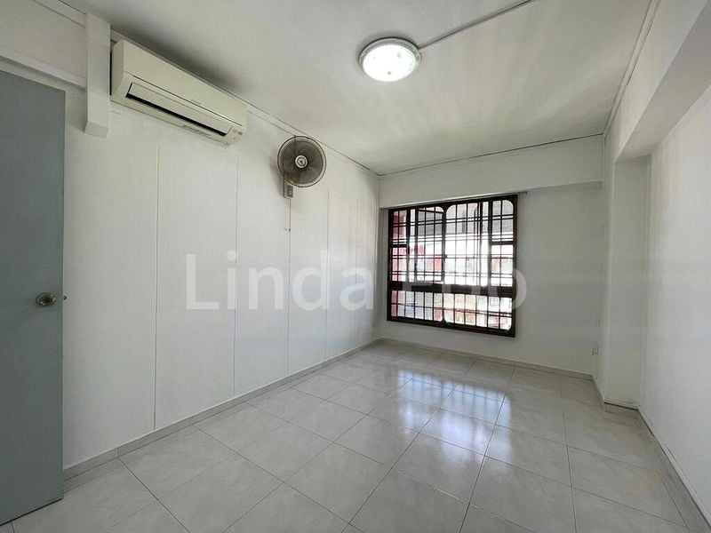 5 Room (5I) HDB for Sale in  288A Bukit Batok Street 25 - Image 6