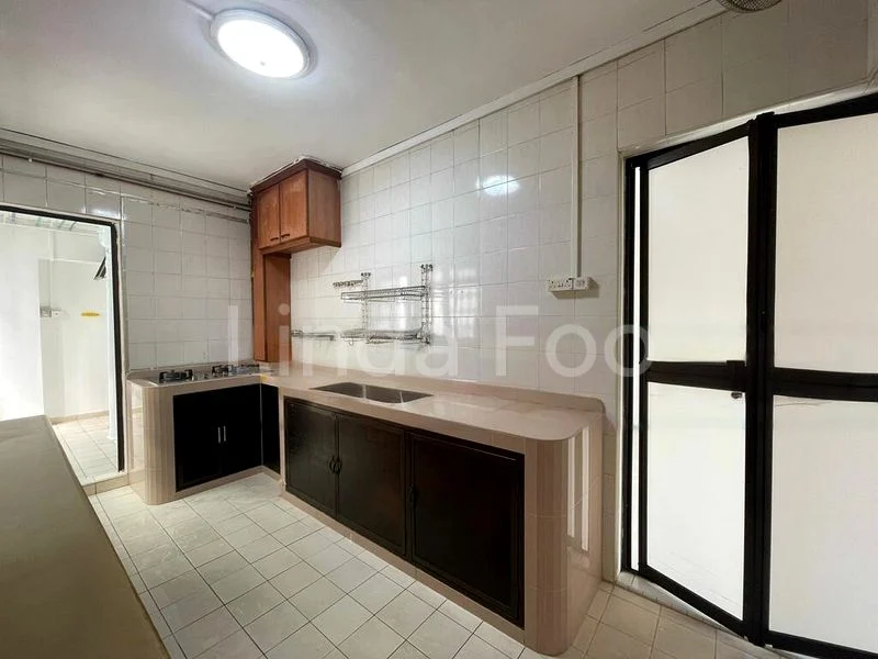 5 Room (5I) HDB for Sale in  288A Bukit Batok Street 25 - Image 7