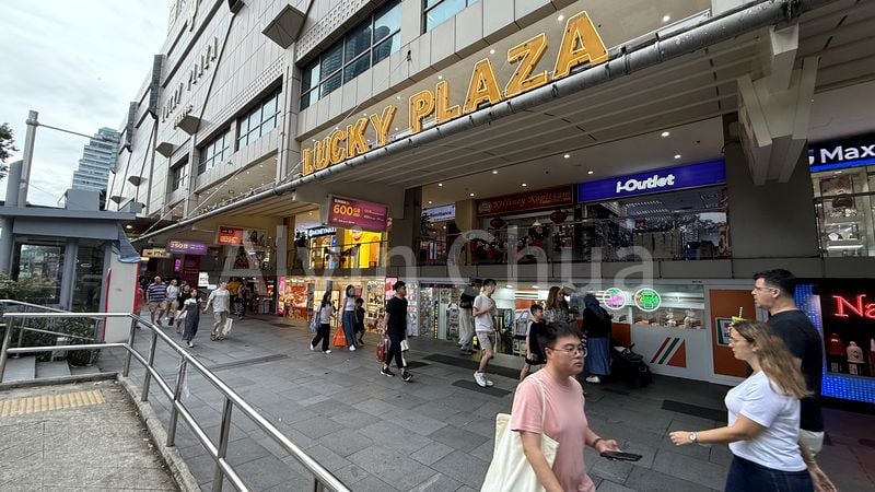 Mall Shop for Sale in Lucky Plaza - Image 4