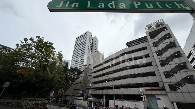 Mall Shop for Sale in Lucky Plaza - Image 3