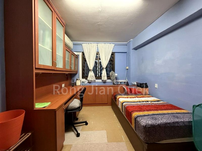 Common Room (HDB) for Rent in  168A Queensway - Image 4