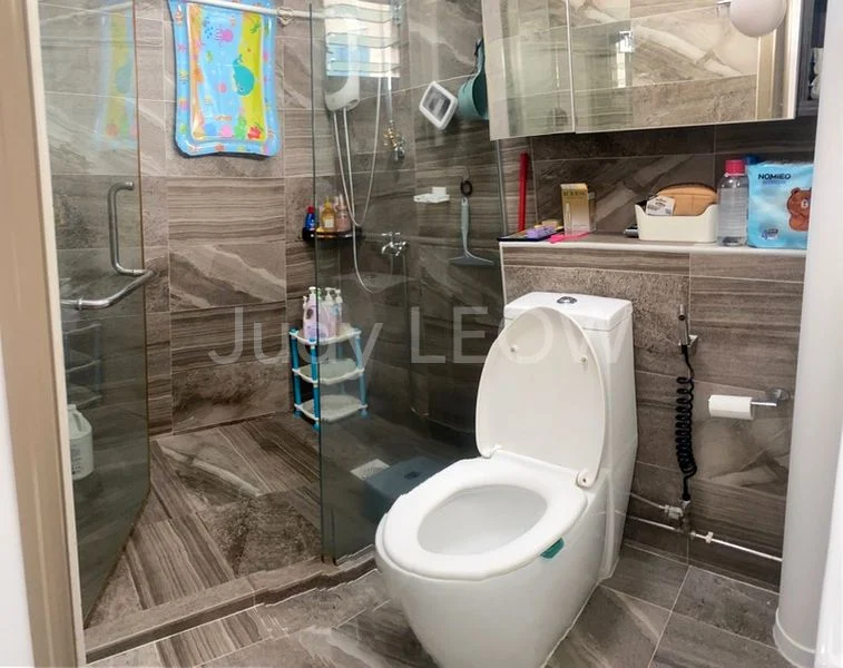 5 Room (5I) HDB for Sale in  227D Compassvale Drive - Image 2