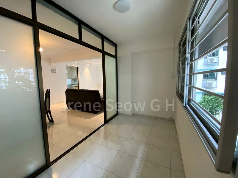 5 Room (5I) HDB for Rent in  42A Sims Drive - Image 3