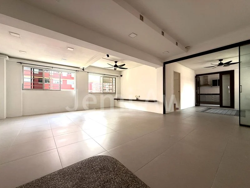 5 Room (5I) HDB for Sale in  445 Sin Ming Avenue - Image 1