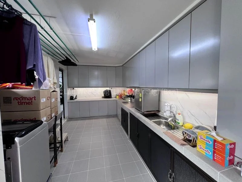 5 Room (5I) HDB for Sale in 305 Jurong East Street 32 - Image 3