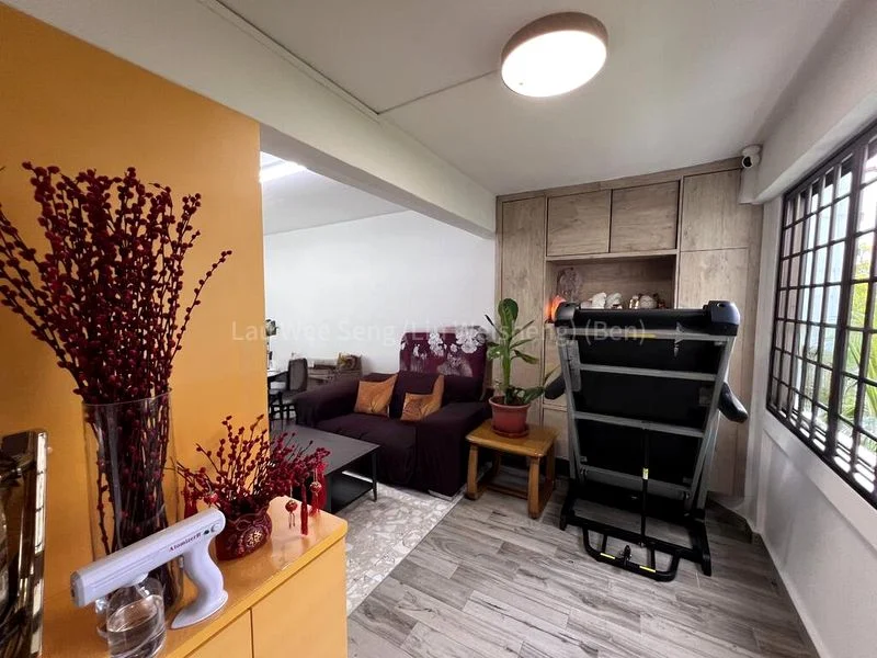 5 Room (5I) HDB for Sale in 305 Jurong East Street 32 - Image 1