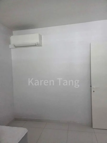 Common Room (HDB) for Rent in 658 Hougang Avenue 8 - Image 1