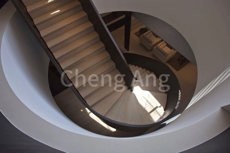 5+1 Bed Condo for Sale in  Beverly Hill - Image 1