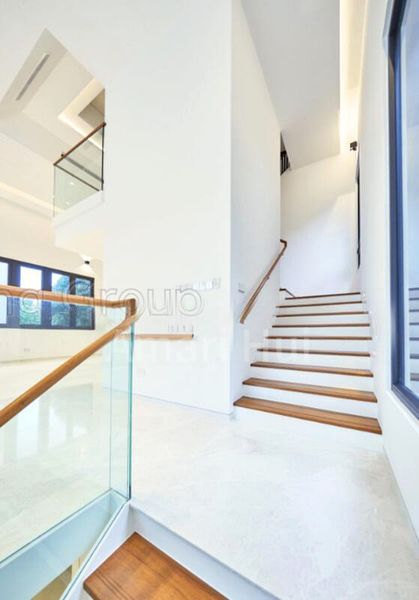 8 Bed Bungalow (Landed) for Sale in Lucky Hill - Image 3