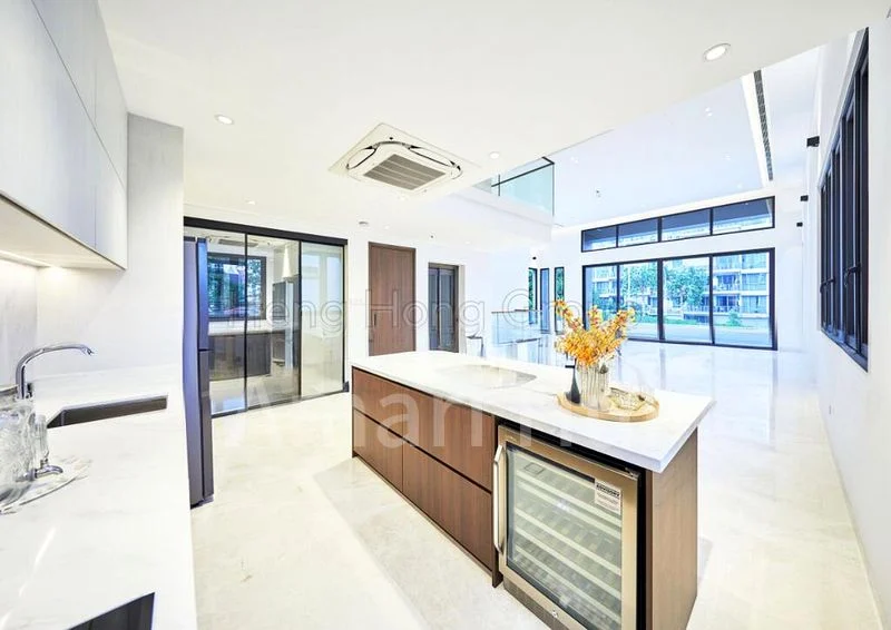 8 Bed Bungalow (Landed) for Sale in Lucky Hill - Image 1