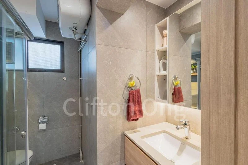 5 Room (5I) HDB for Sale in 414 Commonwealth Avenue West - Image 1
