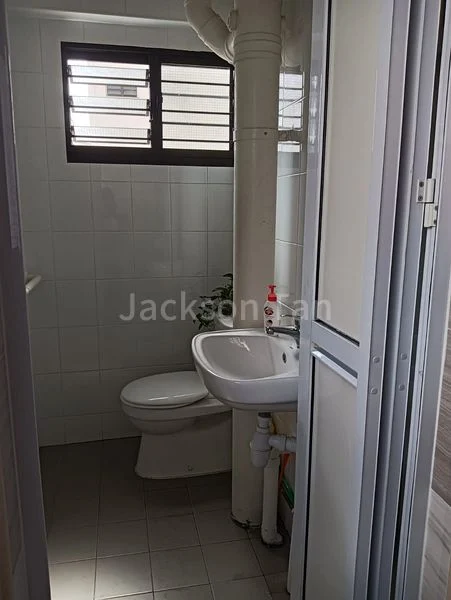 Common Room (HDB) for Rent in Yishun Avenue 4 - Image 4