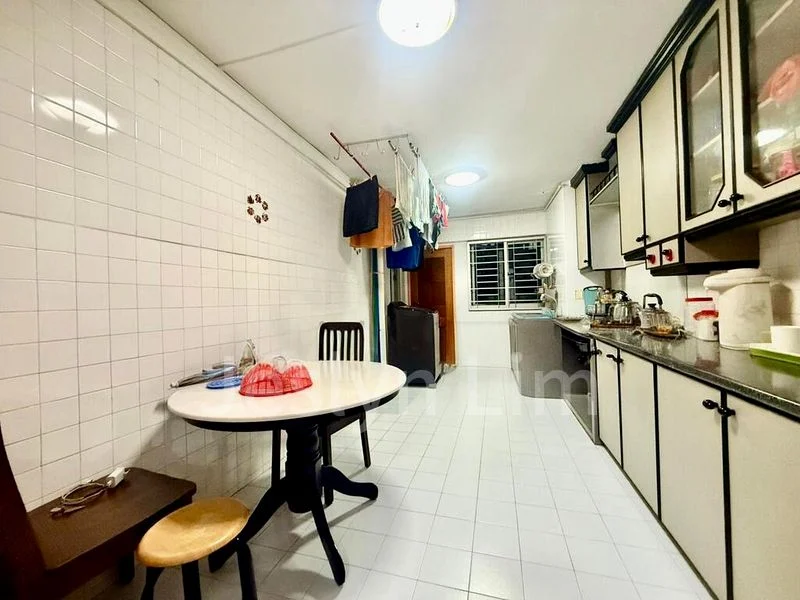 3 Room (3NG) HDB for Sale in 417 Ang Mo Kio Avenue 10 - Image 1