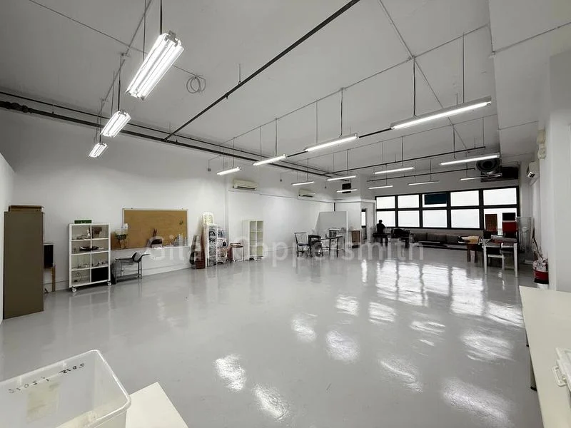 Light Industrial (B1) for Rent: Nordcom II - Image 2