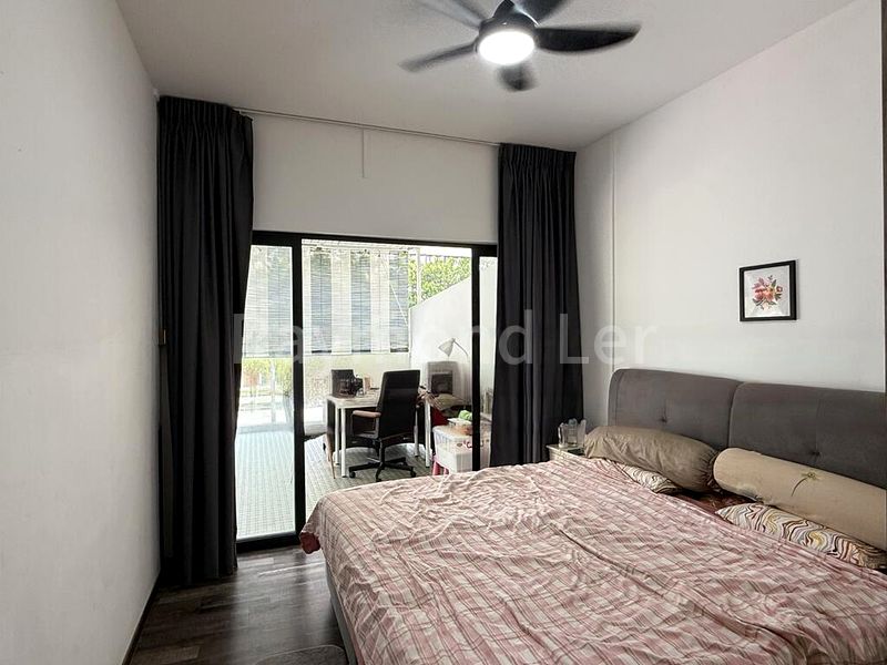 4 Bed Terraced House (Landed) for Sale in  Rivervale Drive - Image 9