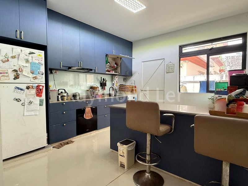 4 Bed Terraced House (Landed) for Sale in  Rivervale Drive - Image 7