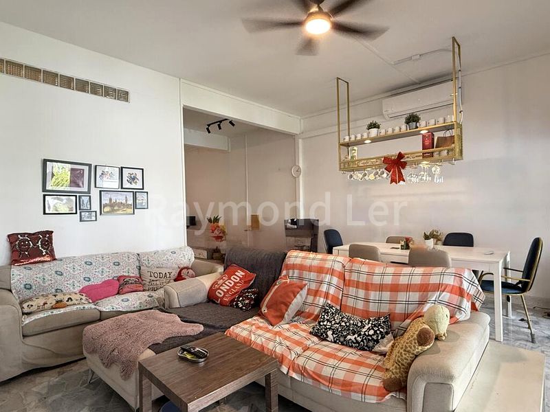 4 Bed Terraced House (Landed) for Sale in  Rivervale Drive - Image 4