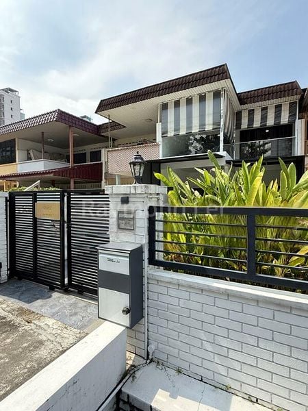 4 Bed Terraced House (Landed) for Sale in  Rivervale Drive - Image 2