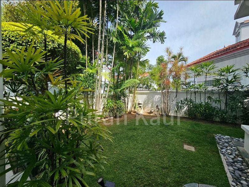 7 Bed Semi-Detached House (Landed) for Sale in  Eastwood Road - Image 1