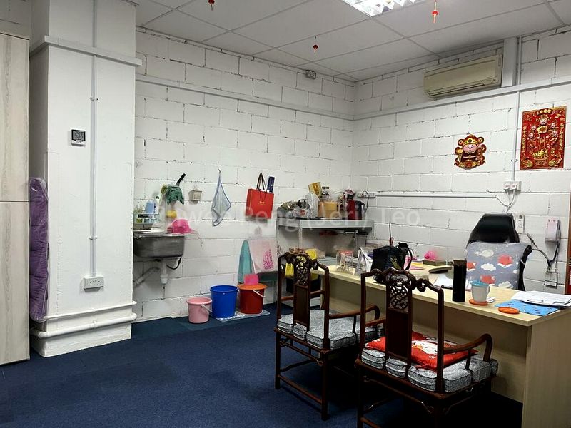 Light Industrial (B1) for Sale: Lam Soon Industrial Building - Image 4