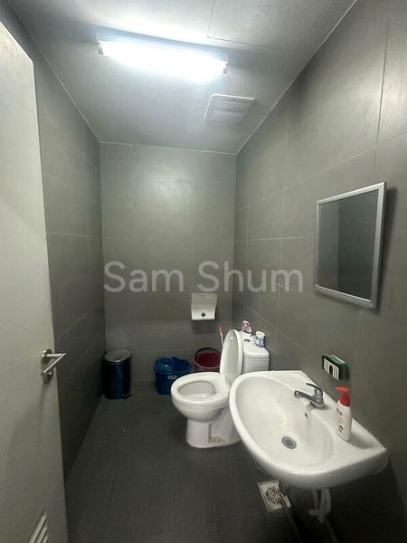 Light Industrial (B1) for Rent: CT Hub 2 - Image 2