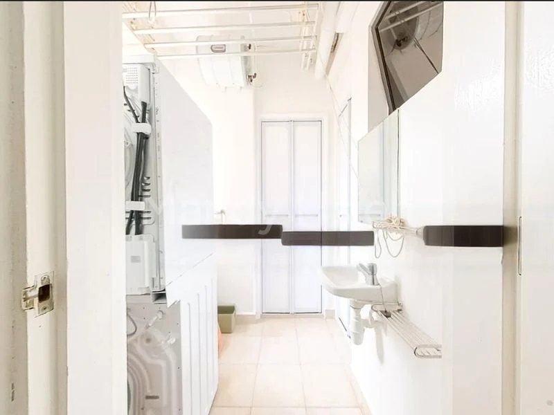 Common Room (Condo) for Rent in Heritage View - Image 5