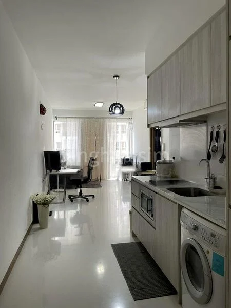 1 Bed Condo for Sale in  Waterfront Gold - Image 1