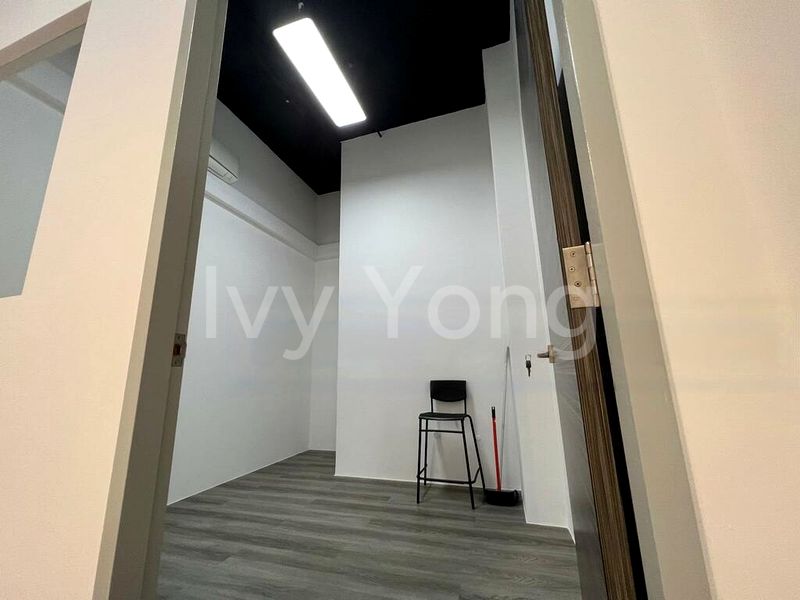 Light Industrial (B1) for Rent: Woodlands 11 - Image 2