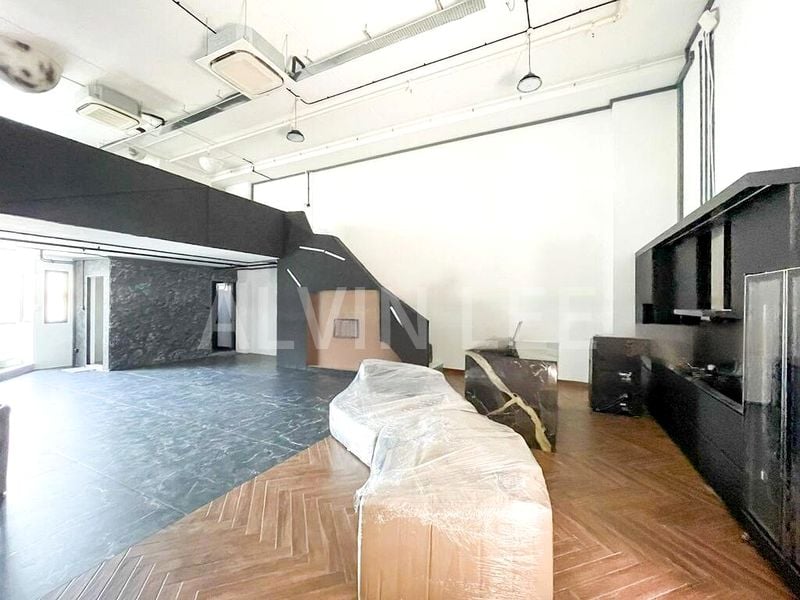 Light Industrial (B1) for Rent: 2,500 Sq Ft Unit, Warehouse & Shop on 12th Street. - Image 6