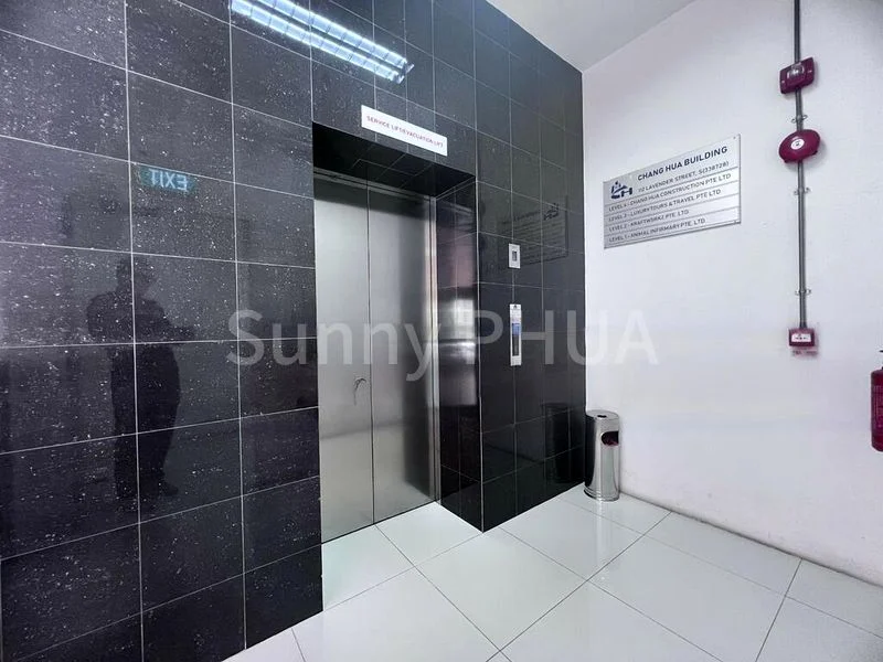 Office for Rent: Chang Hua Building, Beside Aperia Mall on Lavender St - Image 3