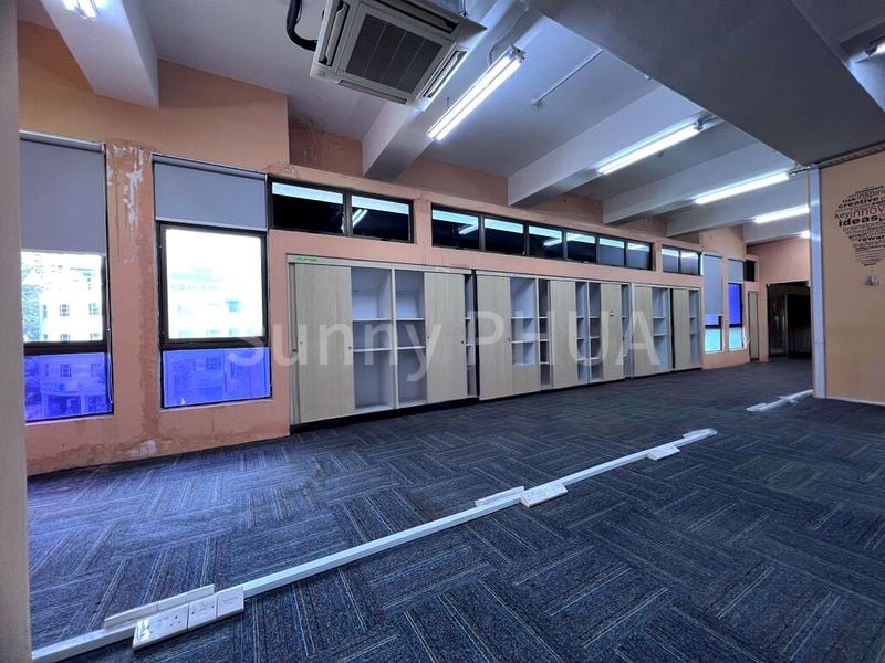 Office for Rent: Chang Hua Building, Beside Aperia Mall on Lavender St - Image 2