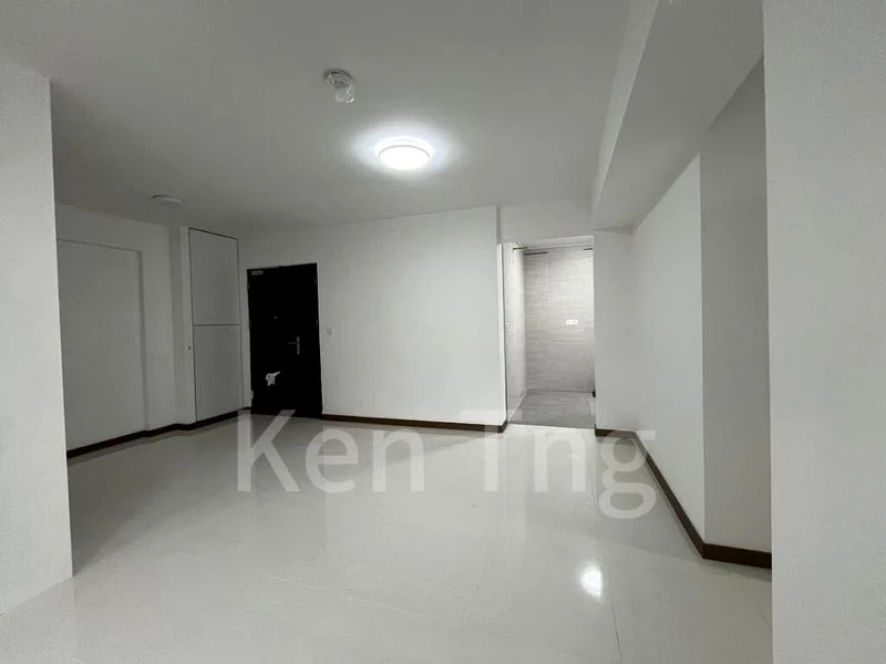 5 Room (5A) HDB for Rent in  111B Plantation Crescent - Image 2