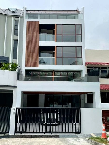 6 Bed Terraced House (Landed) for Sale in  Jalan Tua Kong - Image 14