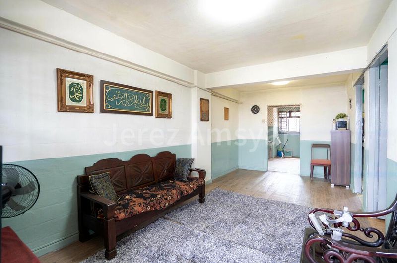 3 Room (3I) HDB for Sale in  41 Sims Drive - Image 2