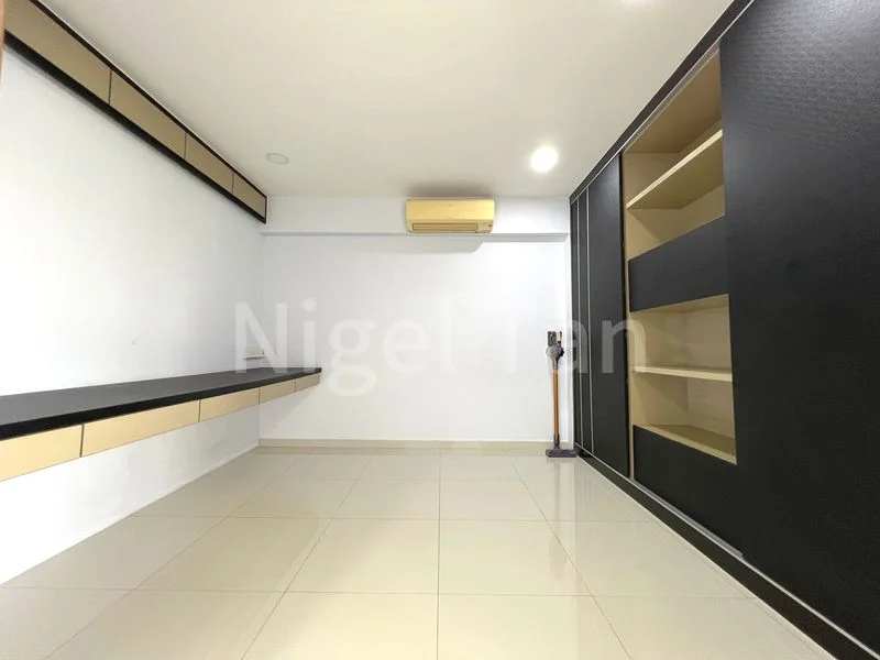 4 Room (4NG) HDB for Sale in  411 Commonwealth Avenue West - Image 4