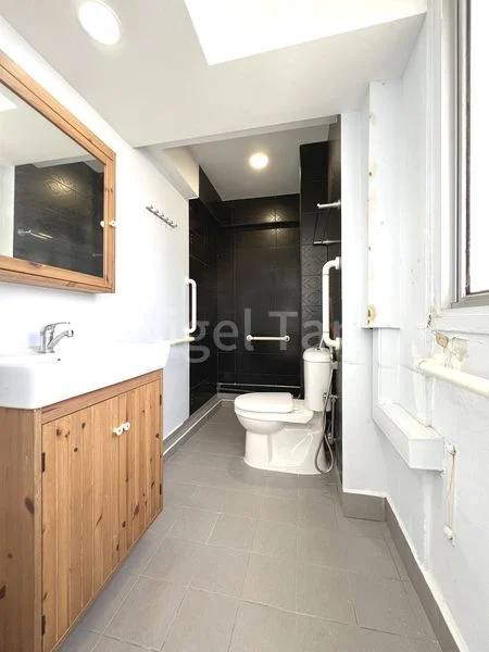 4 Room (4NG) HDB for Sale in  411 Commonwealth Avenue West - Image 9