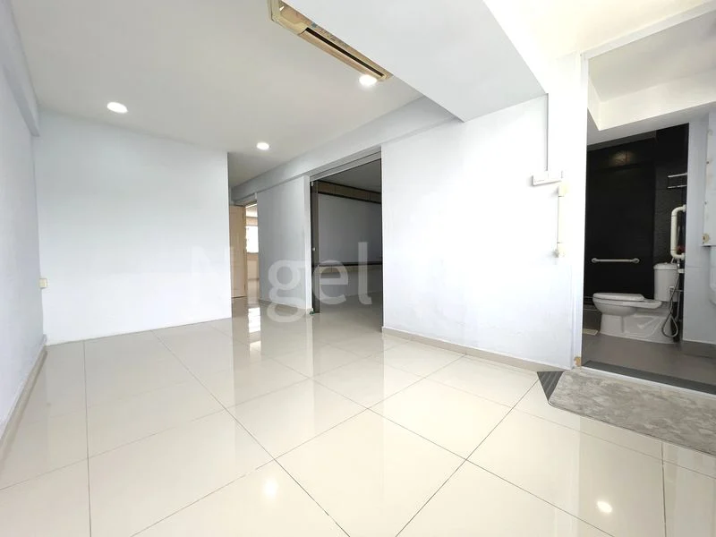 4 Room (4NG) HDB for Sale in  411 Commonwealth Avenue West - Image 3