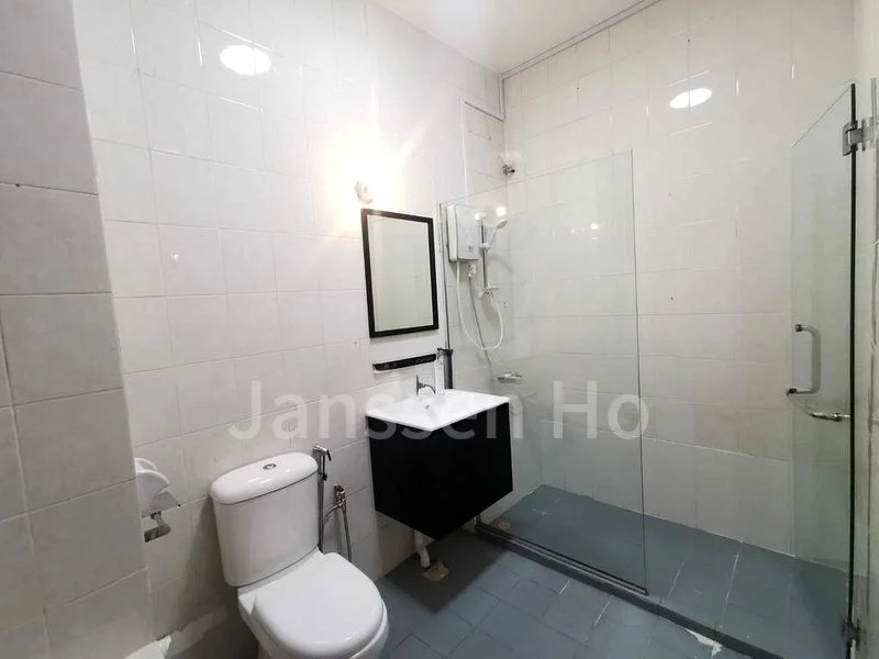 Master Room (Condo) for Rent in  Kum Hing Court - Image 4