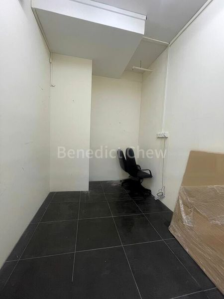 Light Industrial (B1) for Rent: Tradehub 21 - Image 3