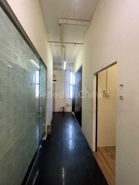 Light Industrial (B1) for Rent: Tradehub 21 - Image 2