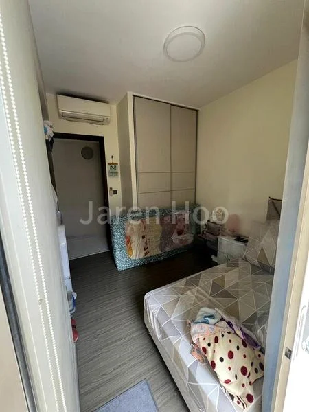 5 Bed Executive Condo for Sale in Heron Bay - Image 2