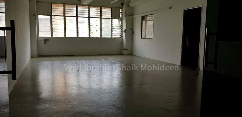 Light Industrial (B1) for Rent: Gold Pine Industrial Building - Image 3