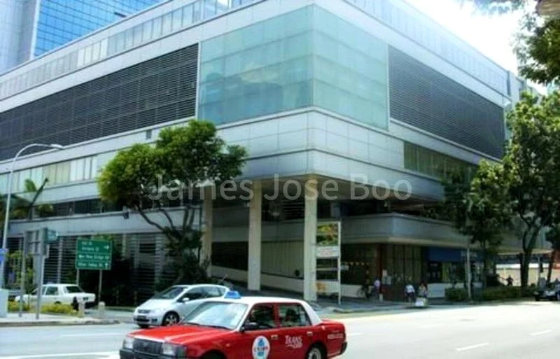 Mall Shop for Rent: Inexpensive shop near City Hall MRT, level 1, available soon. - Image 3