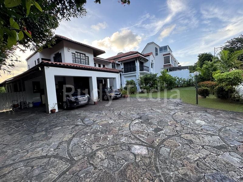 7 Bed Bungalow (Landed) for Sale in  Braddell Heights Estate - Image 1