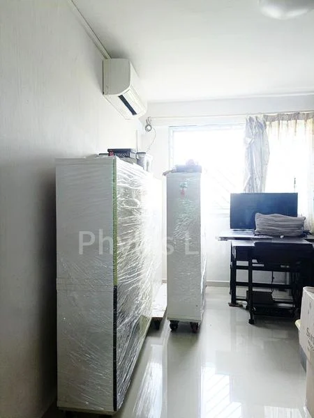 4 Room (4S) HDB for Sale in  795 Yishun Ring Road - Image 5