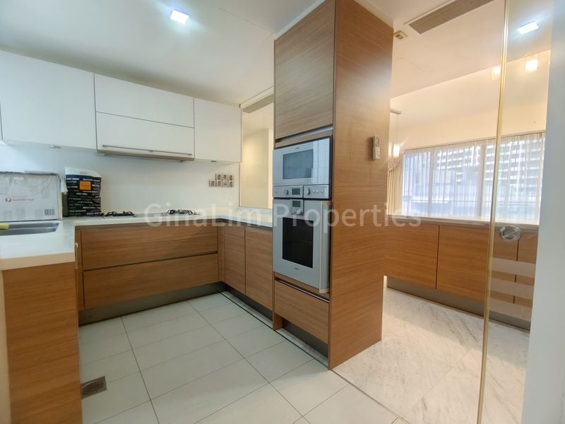 4+1 Bed Condo for Rent in  Suites @ Cairnhill - Image 9