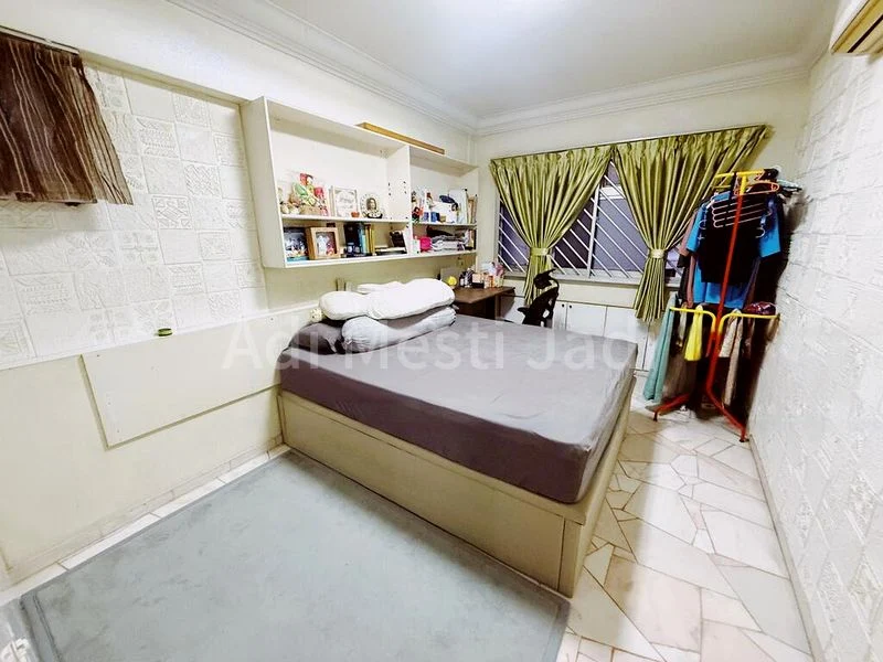 5 Room (5I) HDB for Sale in  706 Choa Chu Kang Street 53 - Image 5