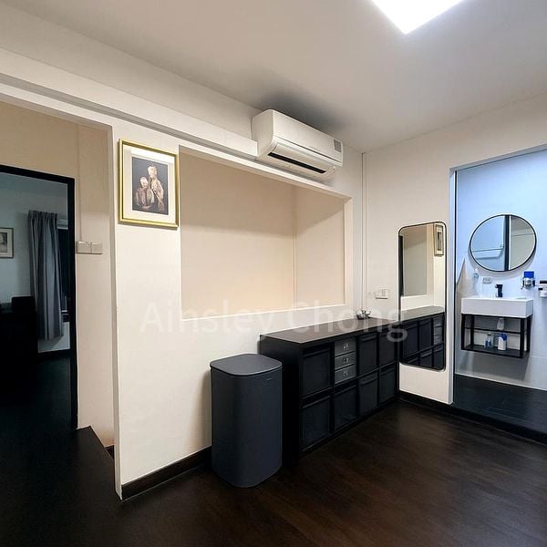 Terrace HDB for Sale in  39 Jalan Bahagia - Image 6