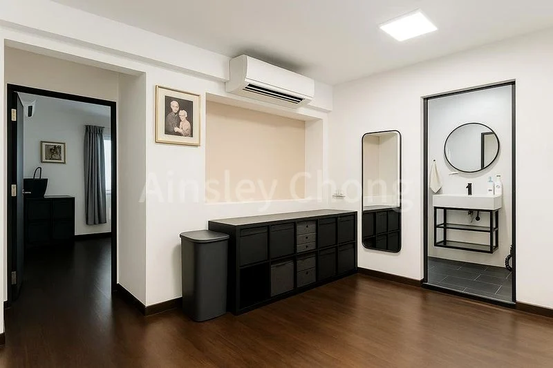 Terrace HDB for Sale in  39 Jalan Bahagia - Image 11