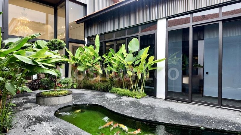 8 Bed Bungalow (Landed) for Sale in  Caldecott Hill Estate - Image 1